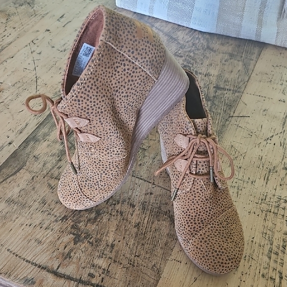 Toms Shoes - Toms Kala Suede Bootie Size 8